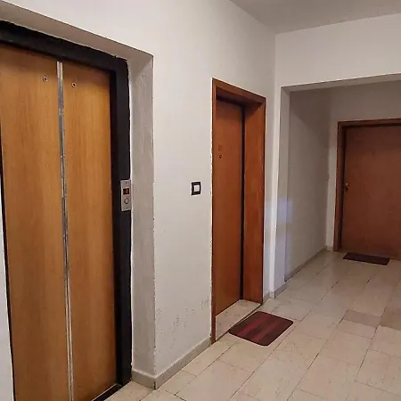 Penthouse Of Downtown דירה טיראנה