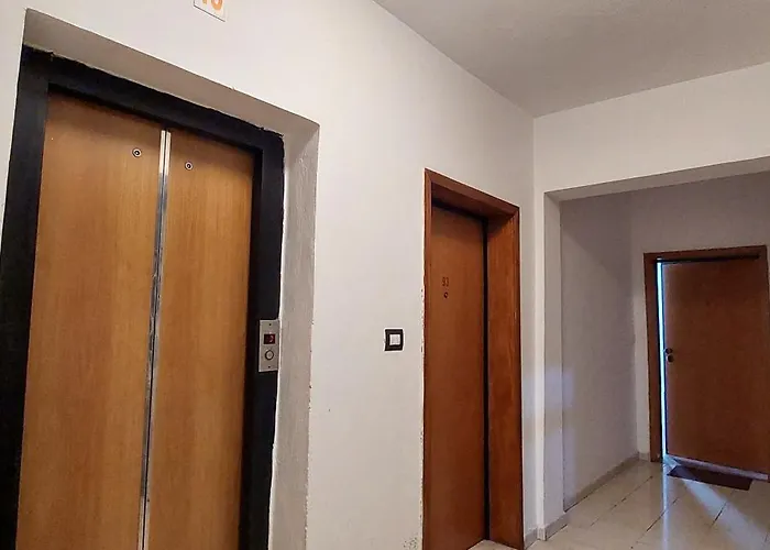 公寓 Penthouse Of Downtown 地拉那